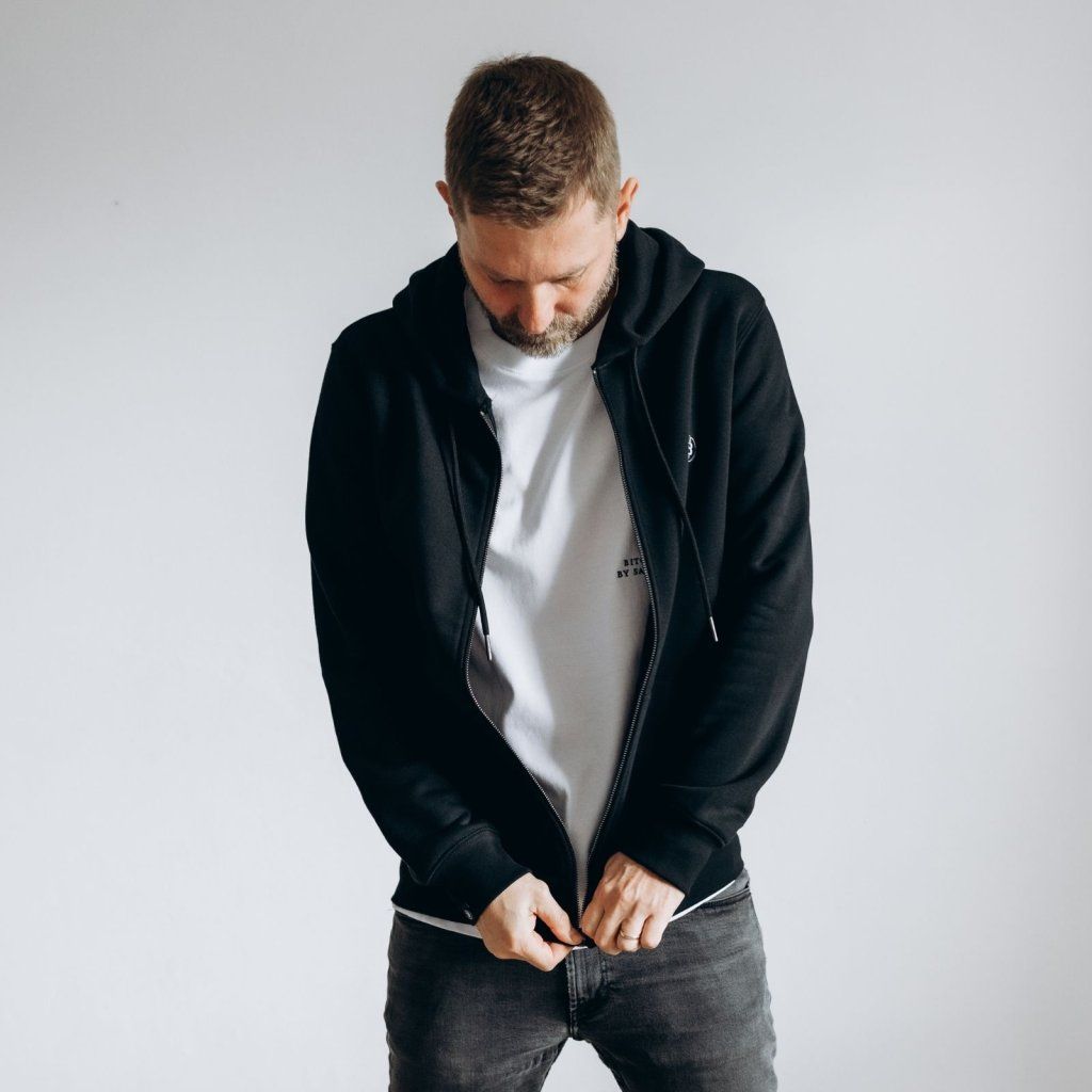 Satoshi Zipper Hoodie - Schwarz