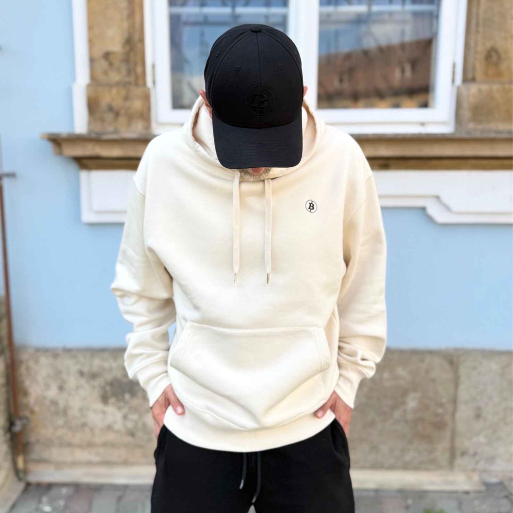 ATH Premium Hoodie in Natur am Model